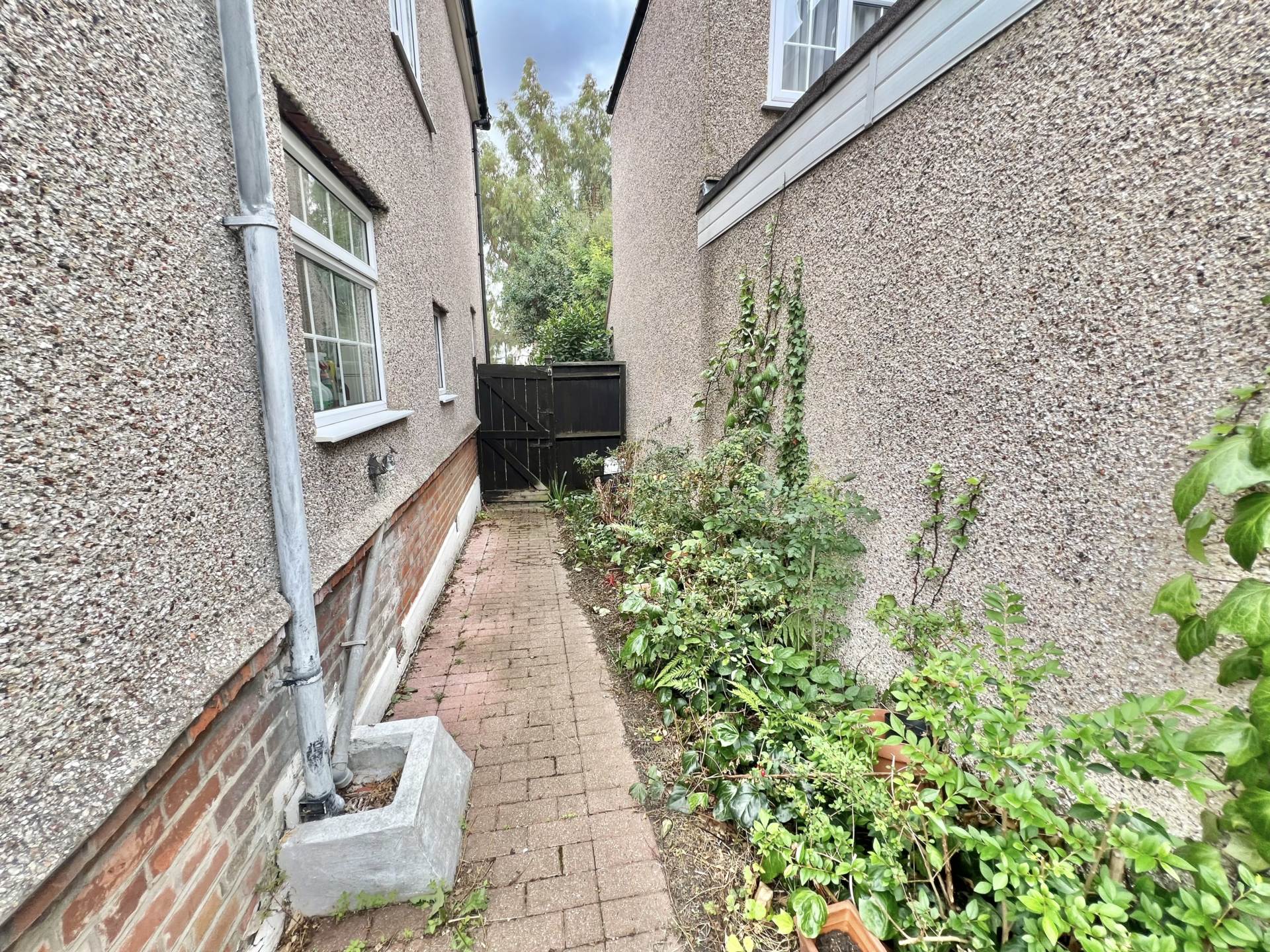 Additional Property Image 3 bedroom Semi Detached for sale in Upminster 9