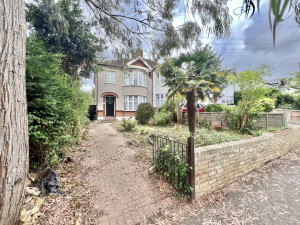 3 bedroom Semi Detached for sale in Upminster