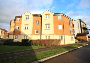 2 bedroom Apartment to rent in Romford