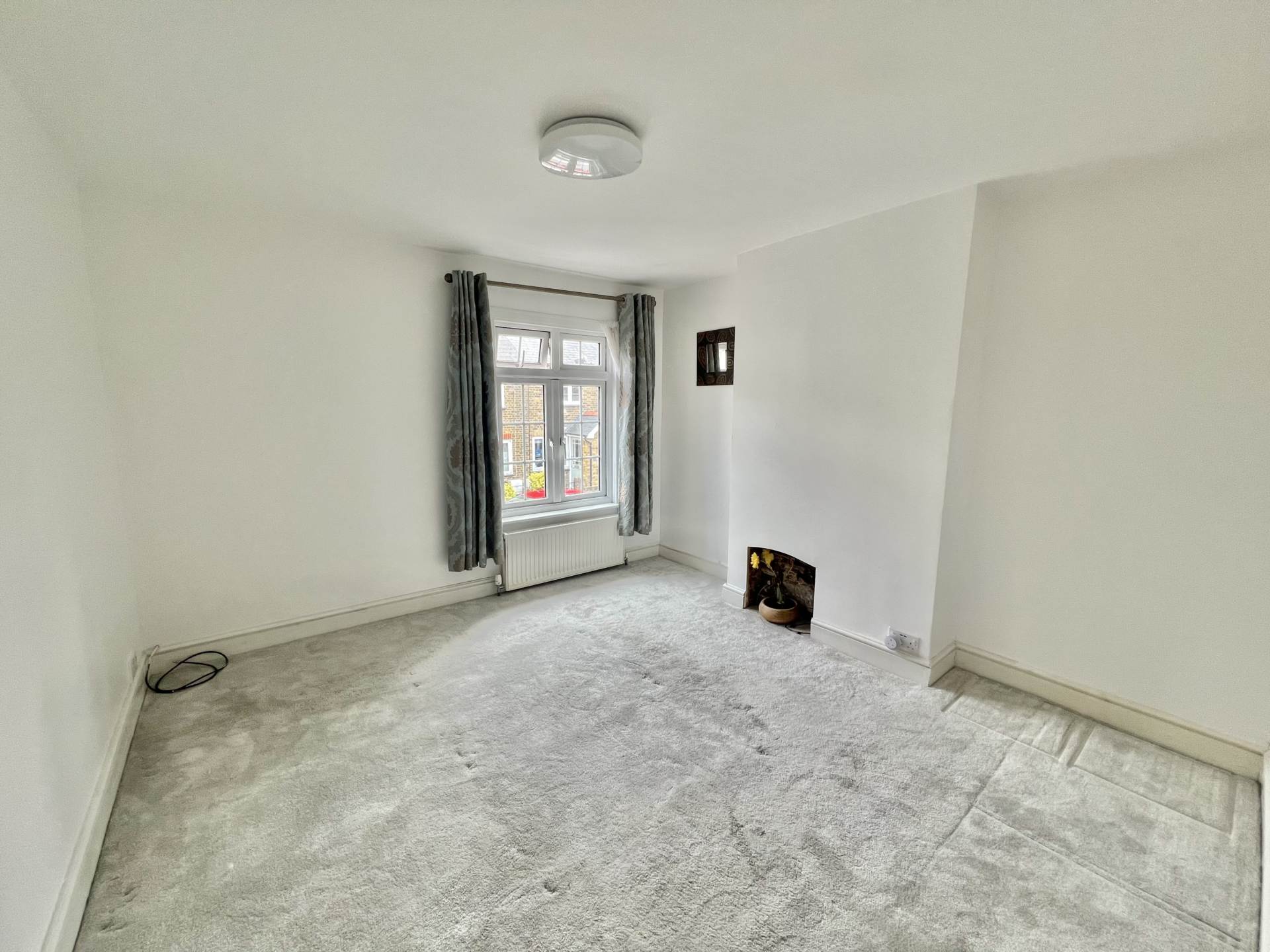 Additional Property Image 2 bedroom Terraced for sale in Brentwood 6