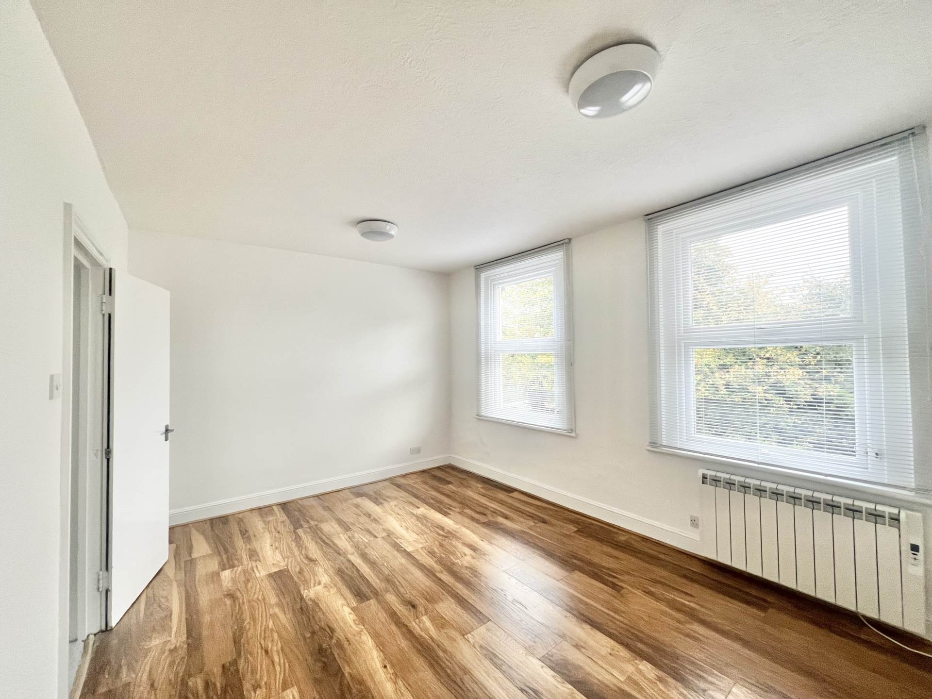 2 bedroom Apartment to rent in Brentwood