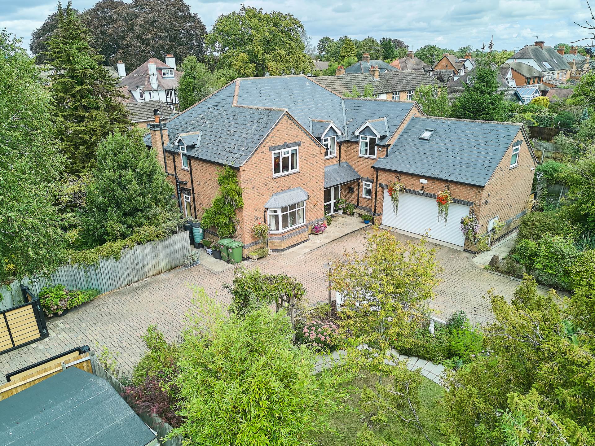 5 bedroom Detached for sale in Rugby