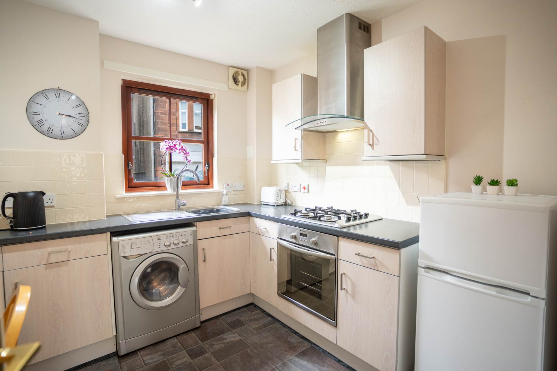 Additional Property Image 1 bedroom Flat for sale in Glasgow 8