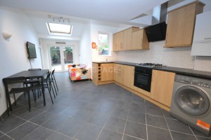 6 bedroom Terraced to rent in Reading