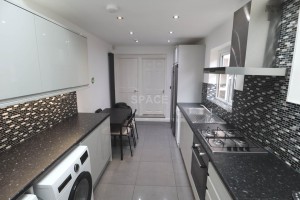 6 bedroom Terraced to rent in Reading