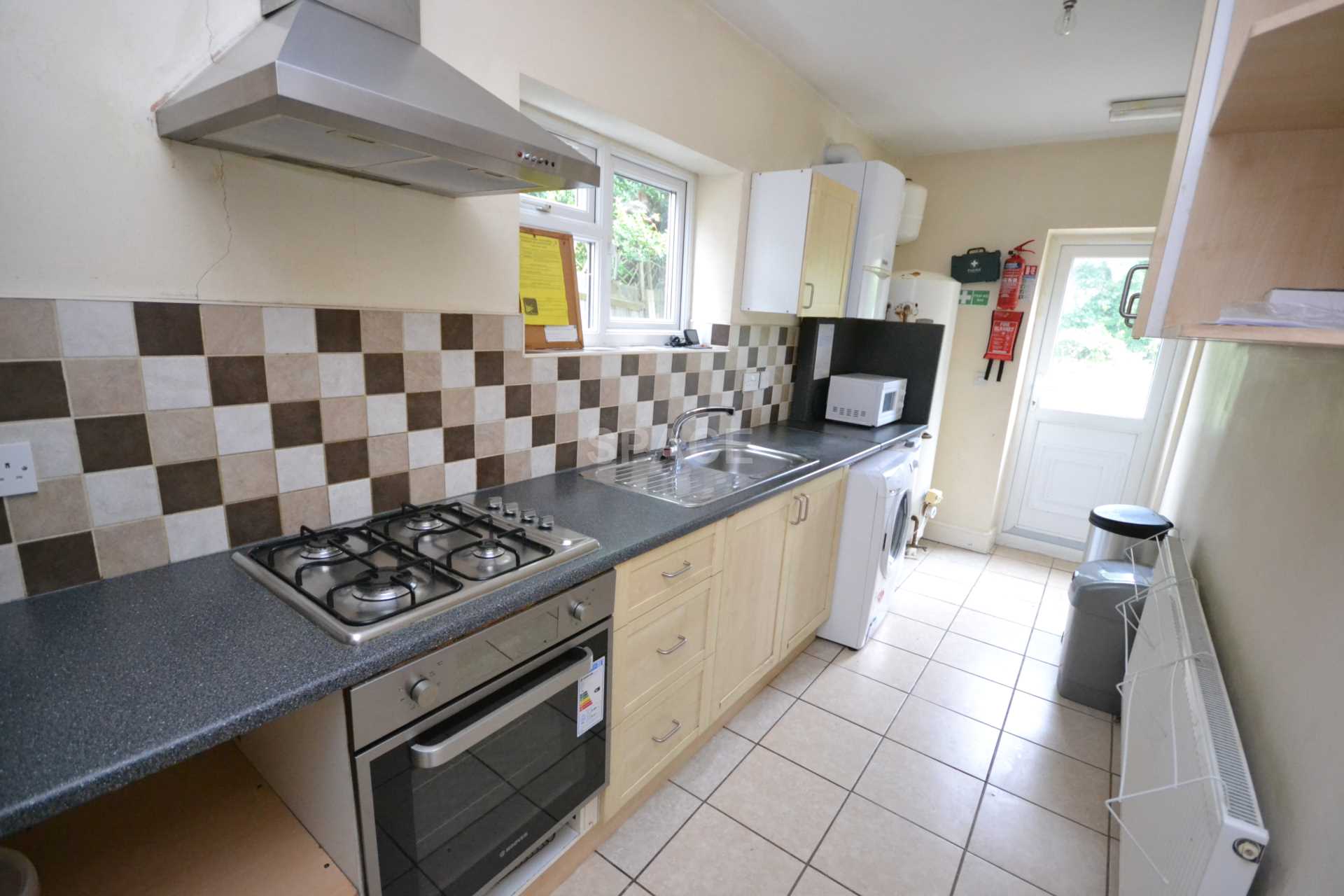 Additional Property Image 4 bedroom Semi Detached to rent in Reading 2