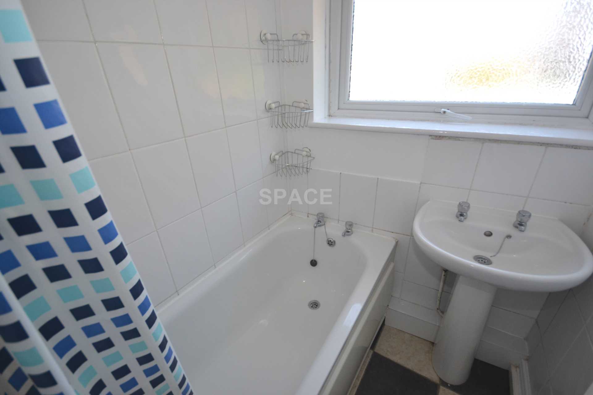 Additional Property Image 4 bedroom End of Terrace to rent in Reading 4