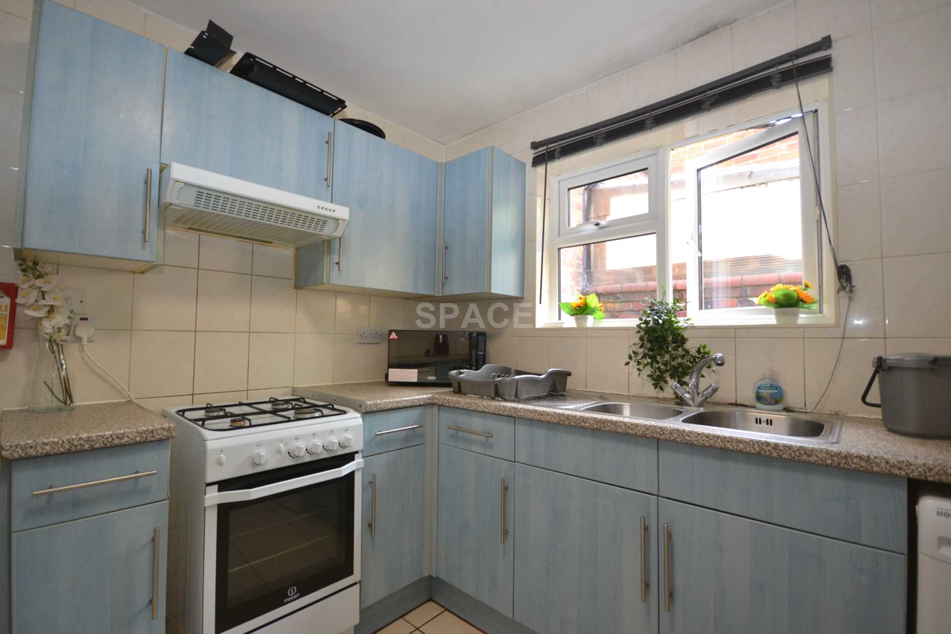 Additional Property Image 5 bedroom End of Terrace to rent in Reading 9