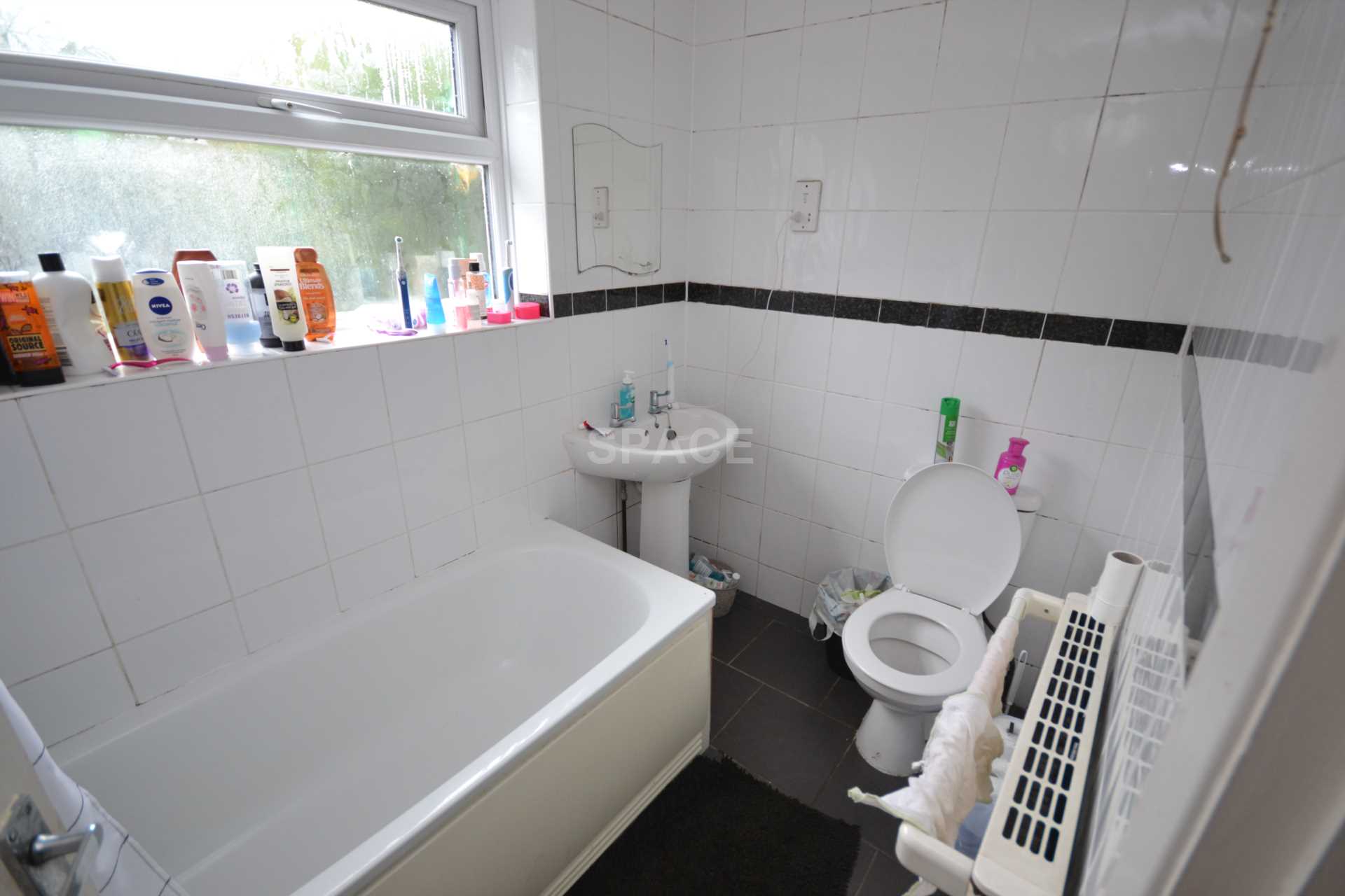 Additional Property Image 4 bedroom Terraced to rent in Reading 4