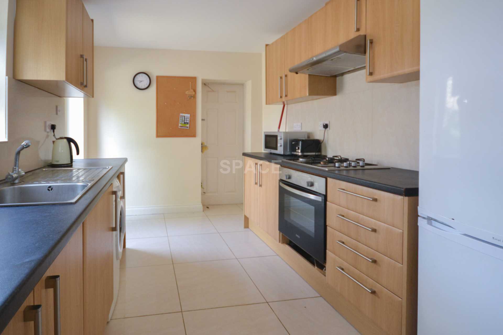Additional Property Image 4 bedroom End of Terrace to rent in Reading 9