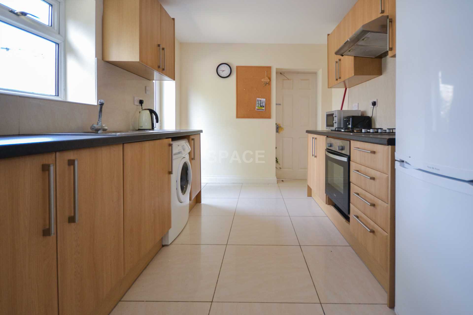 Additional Property Image 4 bedroom End of Terrace to rent in Reading 10