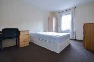 4 bedroom End of Terrace to rent in Reading