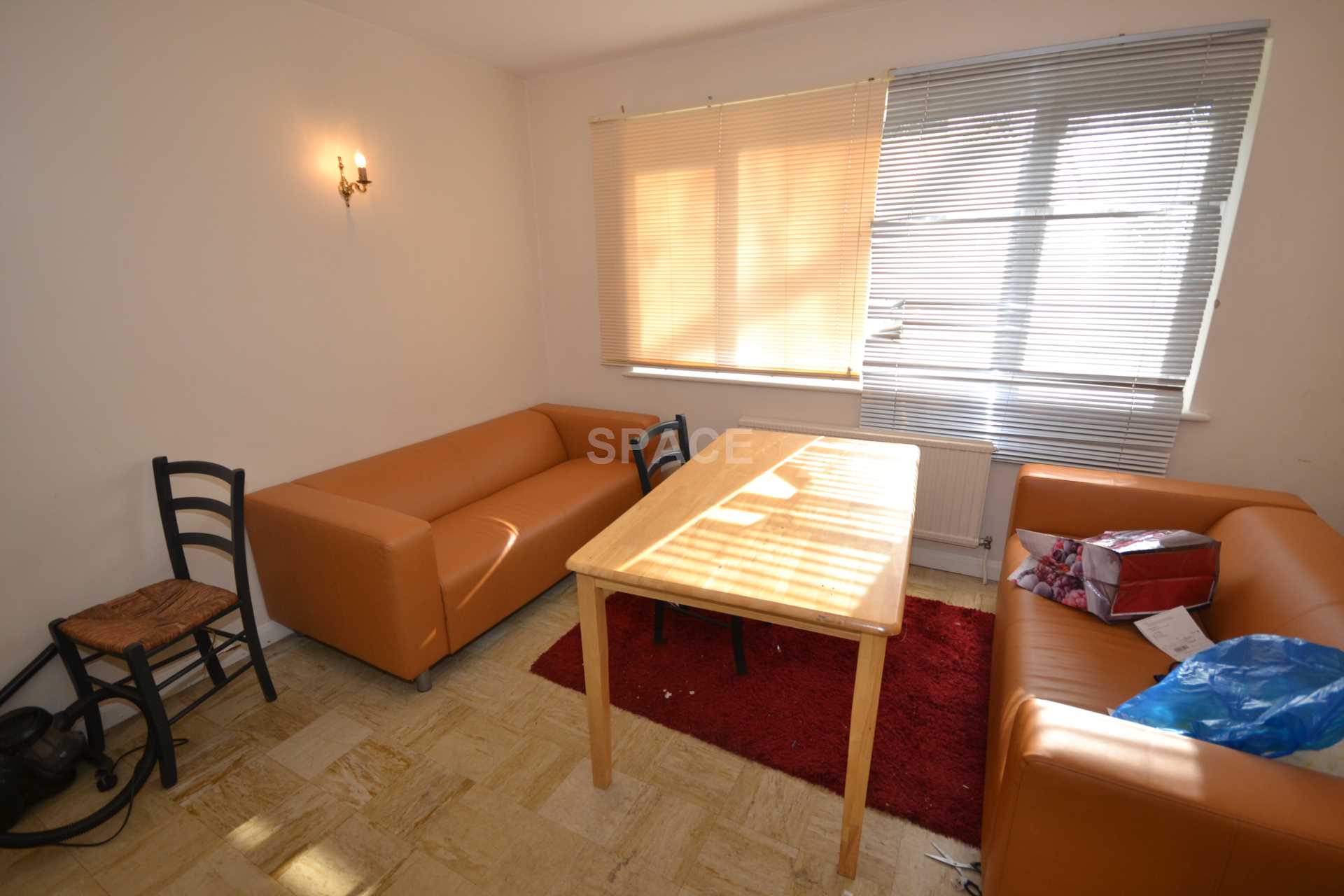 Additional Property Image 5 bedroom Semi Detached to rent in Reading 3