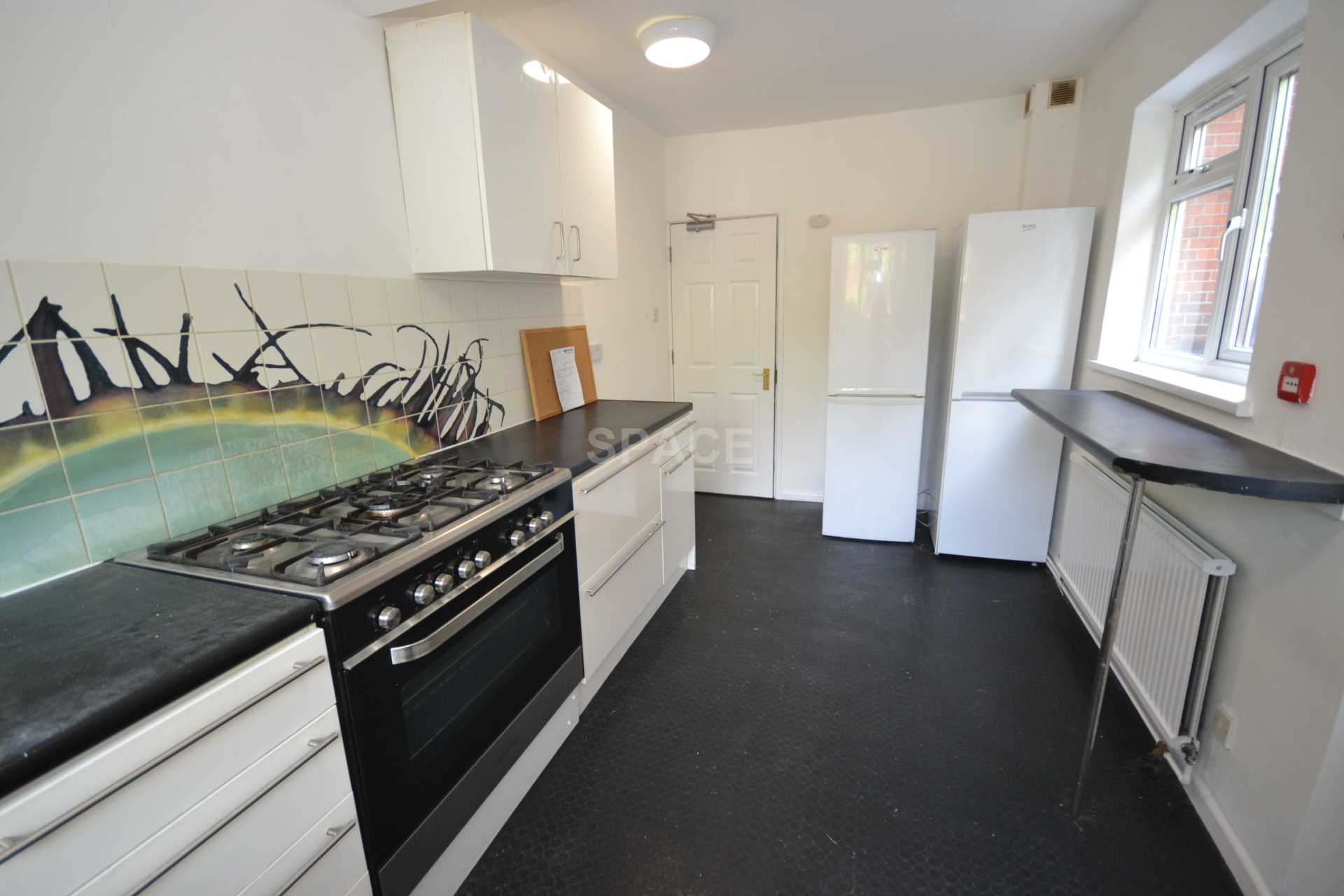 6 bedroom Terraced to rent in Reading