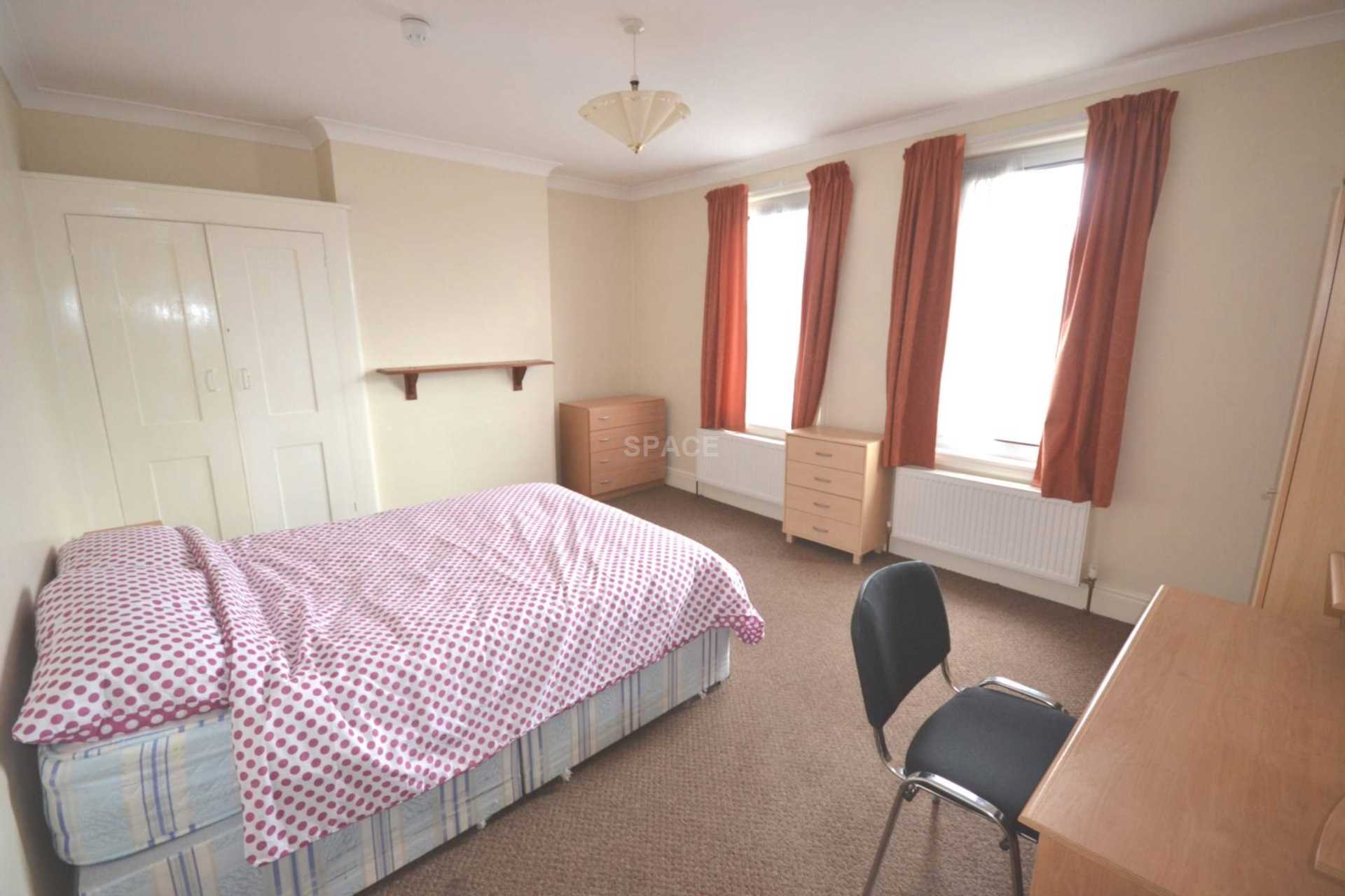6 bedroom Semi Detached to rent in Reading