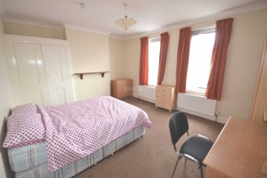 6 bedroom Semi Detached to rent in Reading