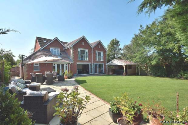 6 bedroom Detached for sale in Milton Keynes
