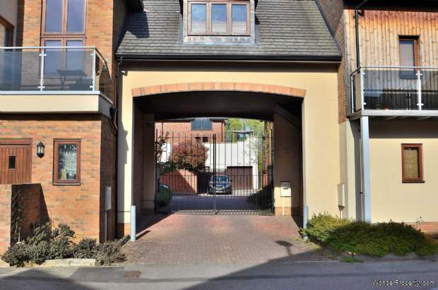Additional Property Image 4 bedroom Semi Detached for sale in Milton Keynes 11
