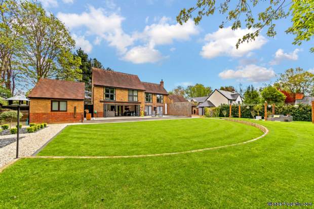 Additional Property Image 5 bedroom Detached for sale in Milton Keynes 2