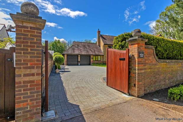 Additional Property Image 5 bedroom Detached for sale in Milton Keynes 4