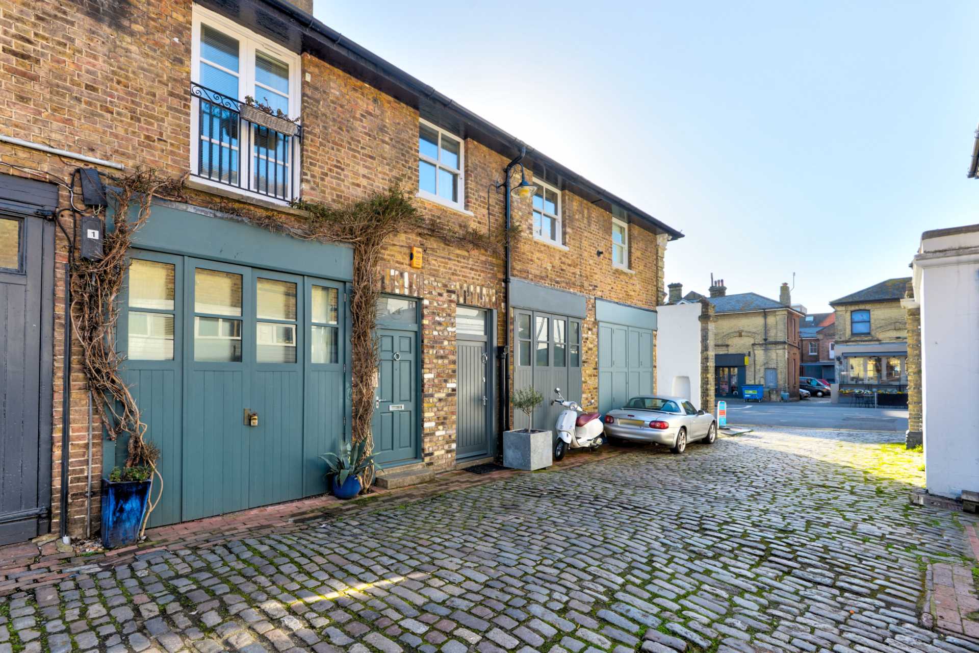 Additional Property Image 3 bedroom Mews to rent in Hove 2