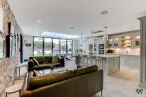 5 bedroom Detached to rent in Hove