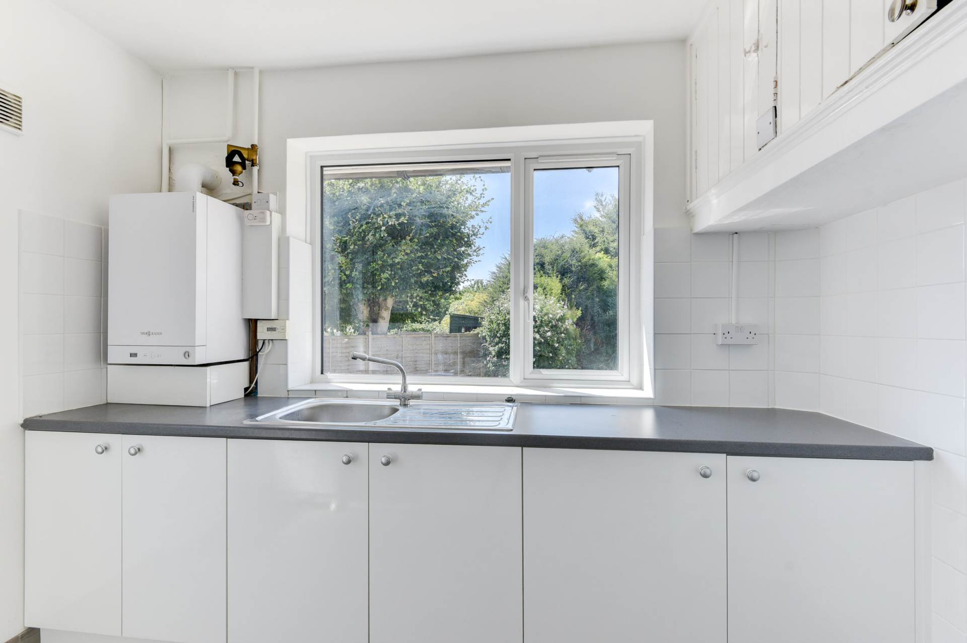 Additional Property Image 2 bedroom Detached Bungalow to rent in Shoreham By Sea 5