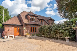 4 bedroom Detached for sale in Pulborough