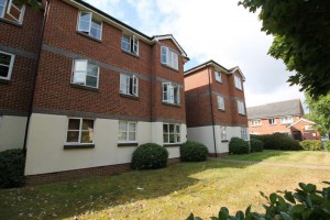 1 bedroom Apartment to rent in Isleworth