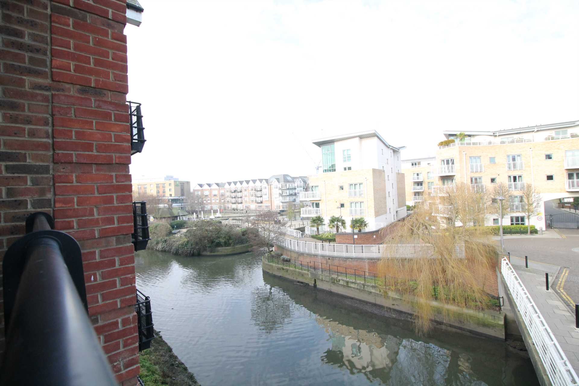 Additional Property Image 2 bedroom Apartment to rent in Brentford 3