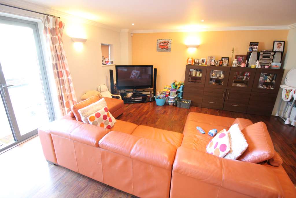 Additional Property Image 2 bedroom Apartment to rent in Brentford 3