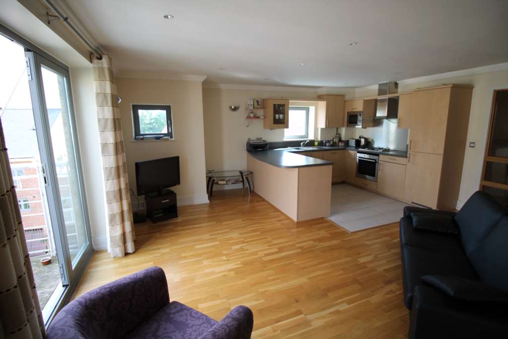 2 bedroom Apartment to rent in Brentford