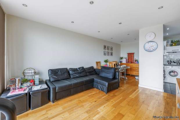 Additional Property Image 2 bedroom Apartment for sale in Hounslow 4