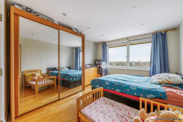 Additional Property Image 2 bedroom Apartment for sale in Hounslow 5