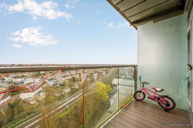 Additional Property Image 2 bedroom Apartment for sale in Hounslow 10