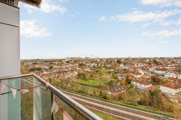 Additional Property Image 2 bedroom Apartment for sale in Hounslow 11