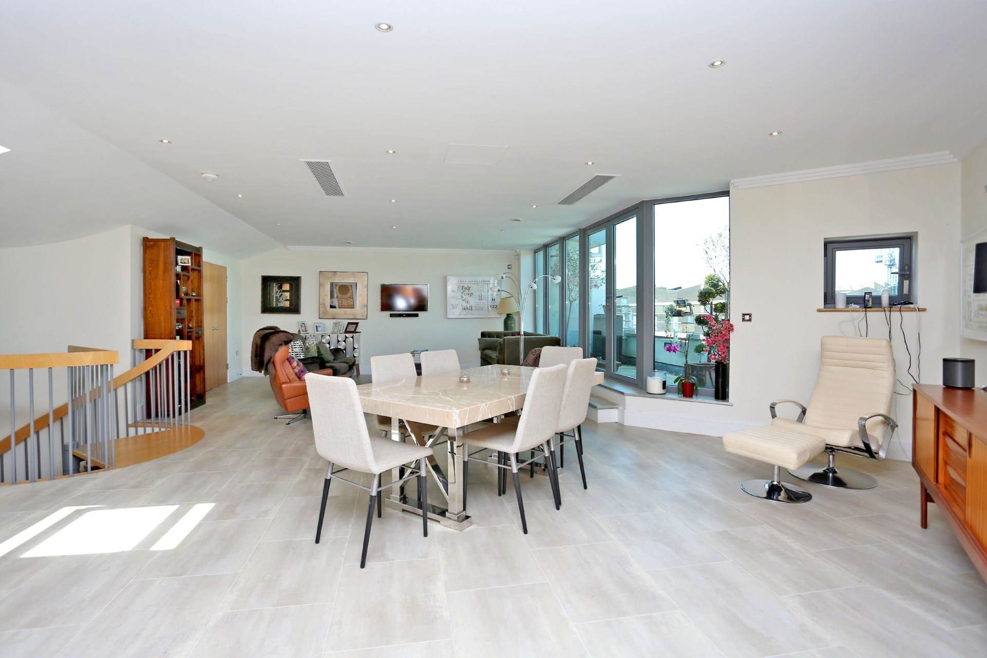 3 bedroom Penthouse for sale in Brentford