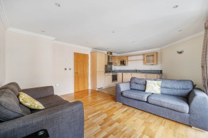2 bedroom Apartment to rent in Brentford