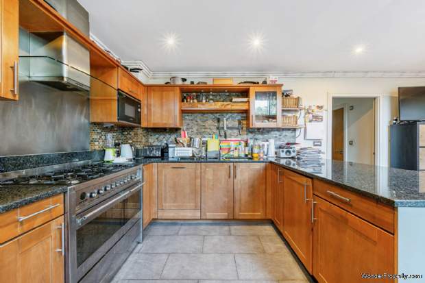 Additional Property Image 4 bedroom Terraced for sale in Brentford 12