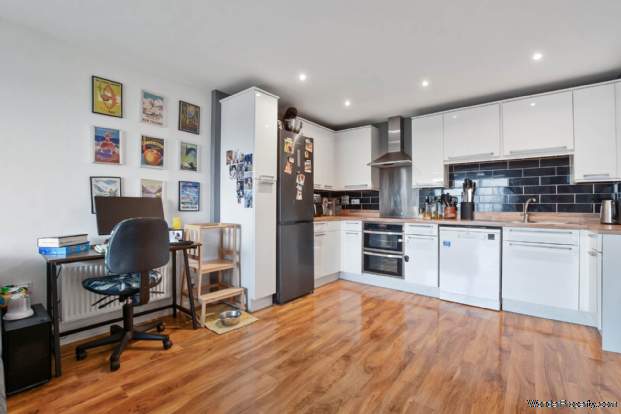 Additional Property Image 2 bedroom Apartment for sale in Brentford 4