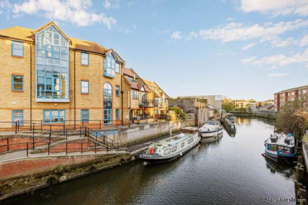 Additional Property Image 1 bedroom Apartment to rent in Brentford 2