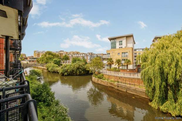 Additional Property Image 2 bedroom Apartment for sale in Brentford 2