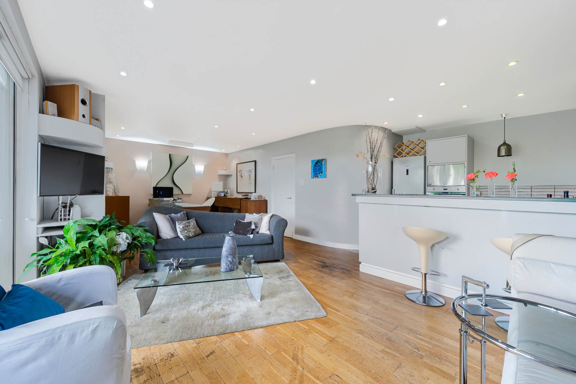 Additional Property Image 1 bedroom Apartment for sale in Brentford 4