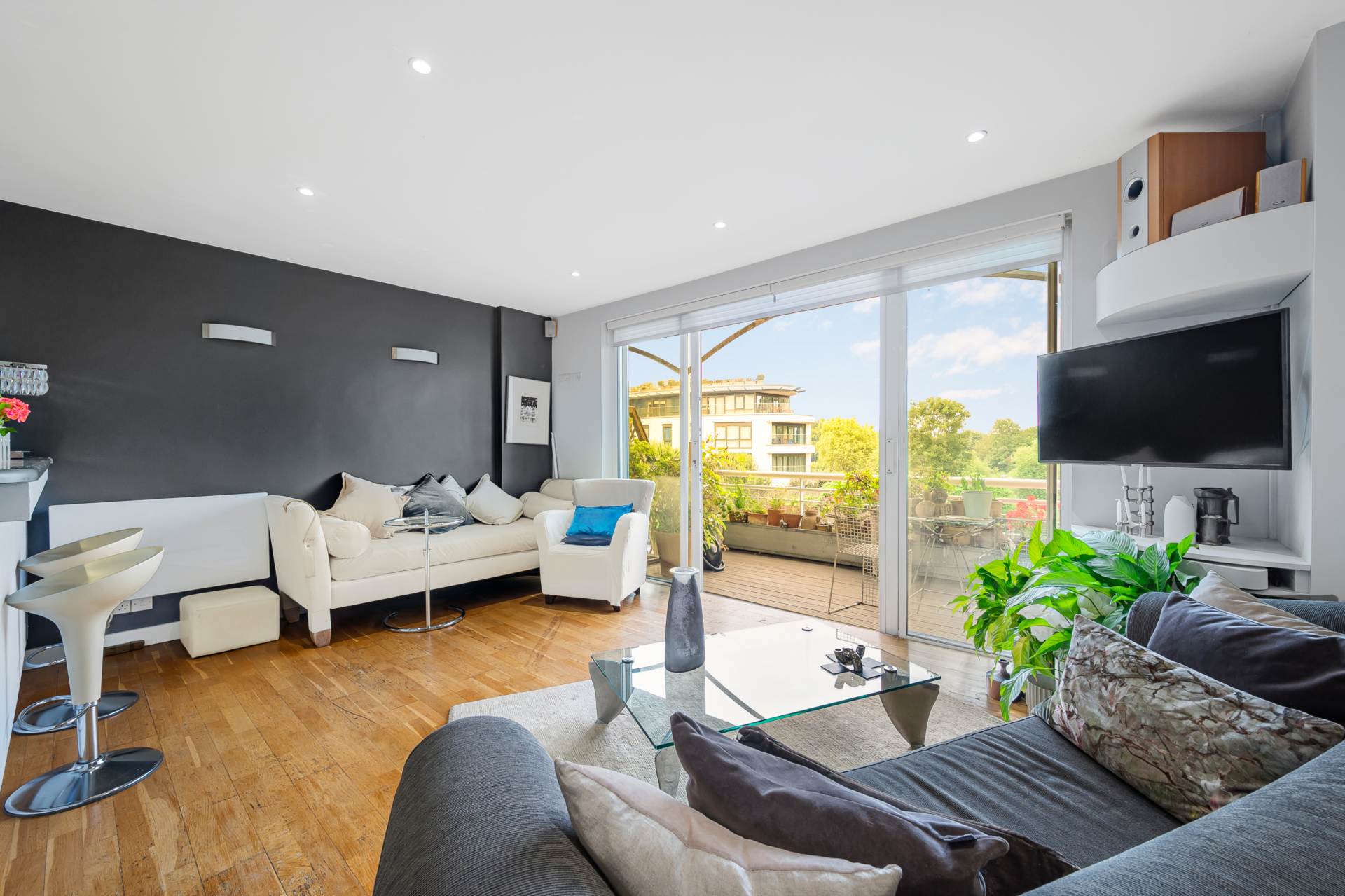 Additional Property Image 1 bedroom Apartment for sale in Brentford 5