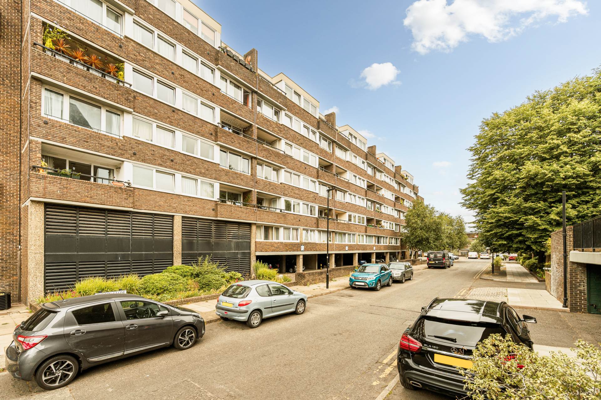 Additional Property Image 1 bedroom Apartment for sale in Brentford 2