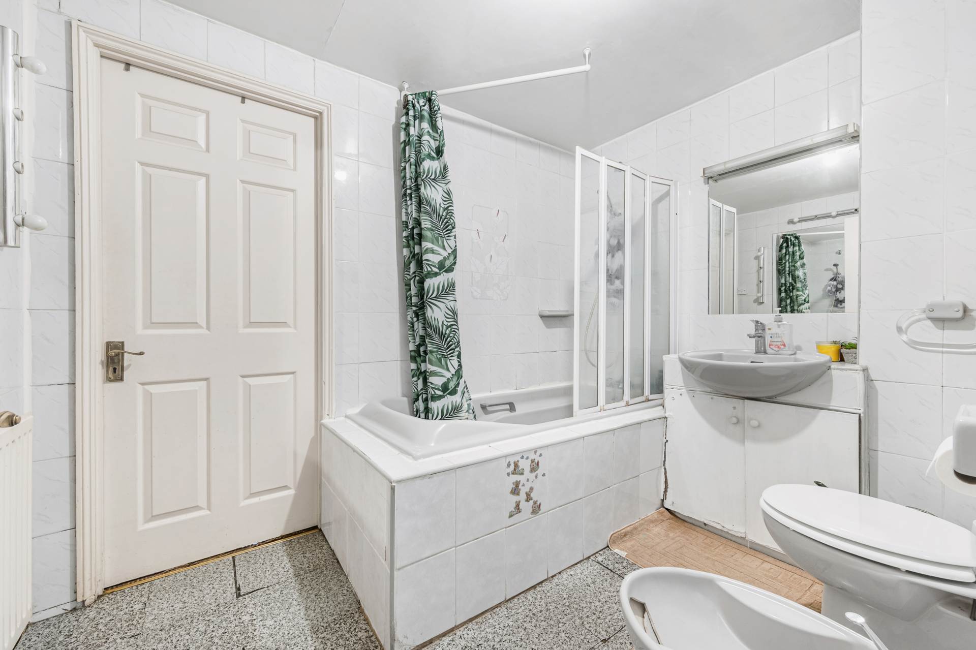 Additional Property Image 2 bedroom Apartment for sale in Brentford 8