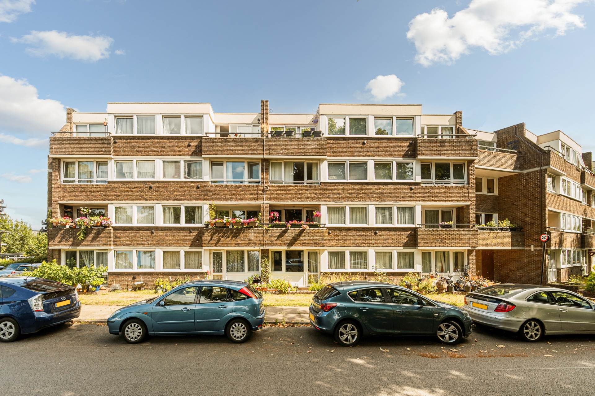 Additional Property Image 2 bedroom Apartment for sale in Brentford 9