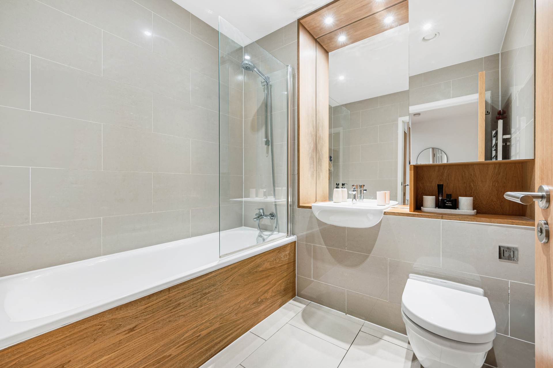 Additional Property Image 1 bedroom Apartment for sale in Brentford 10