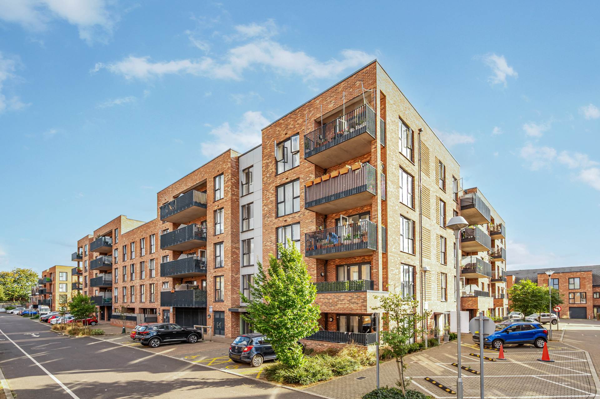 2 bedroom Apartment for sale in Brentford
