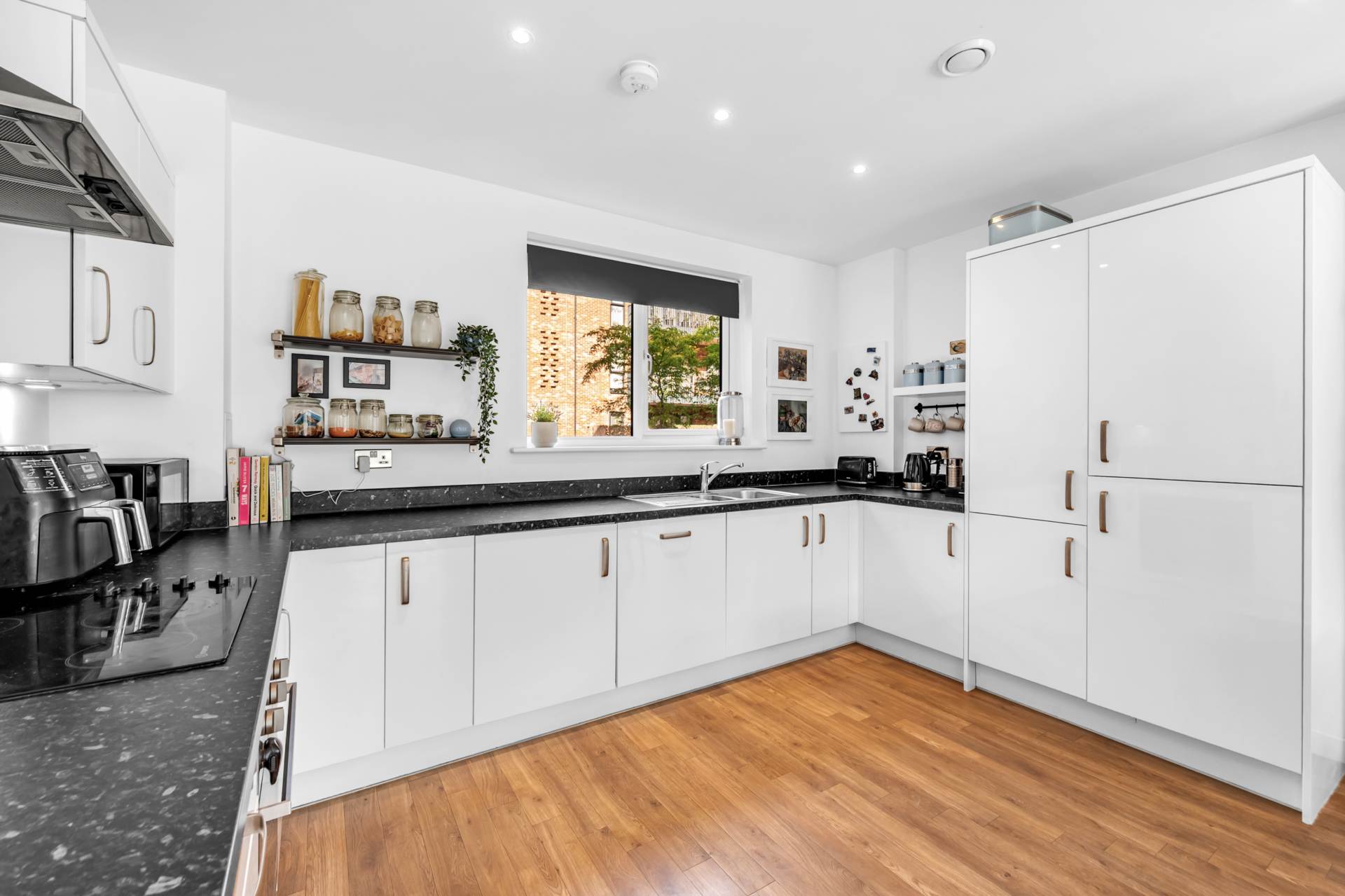 Additional Property Image 2 bedroom Apartment for sale in Brentford 5